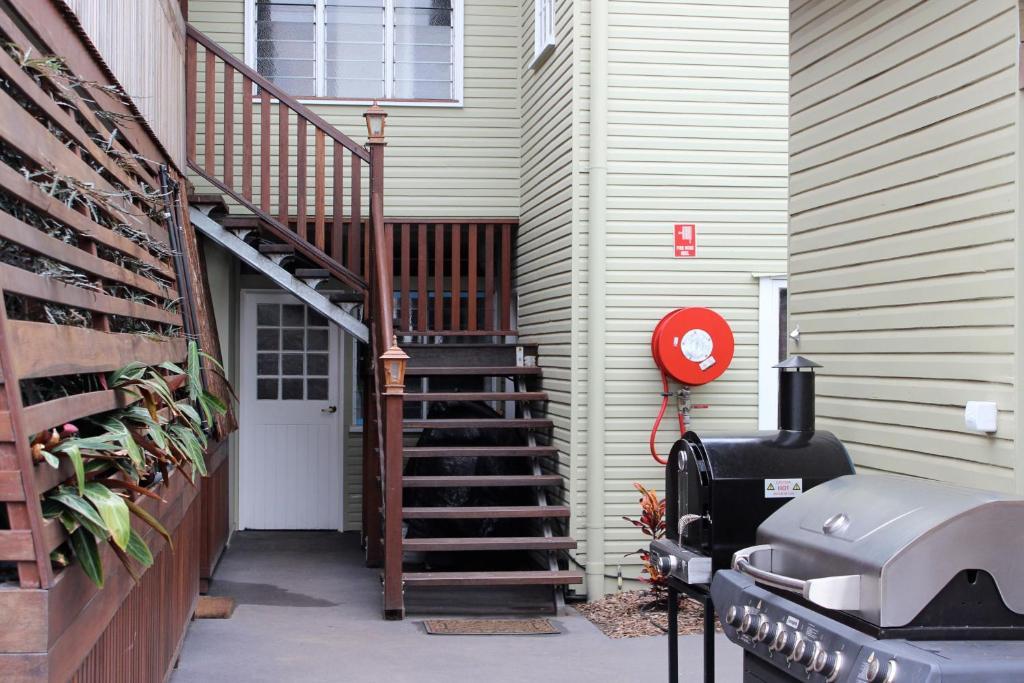 Five 3 Five Aparthotel Urangan Room photo