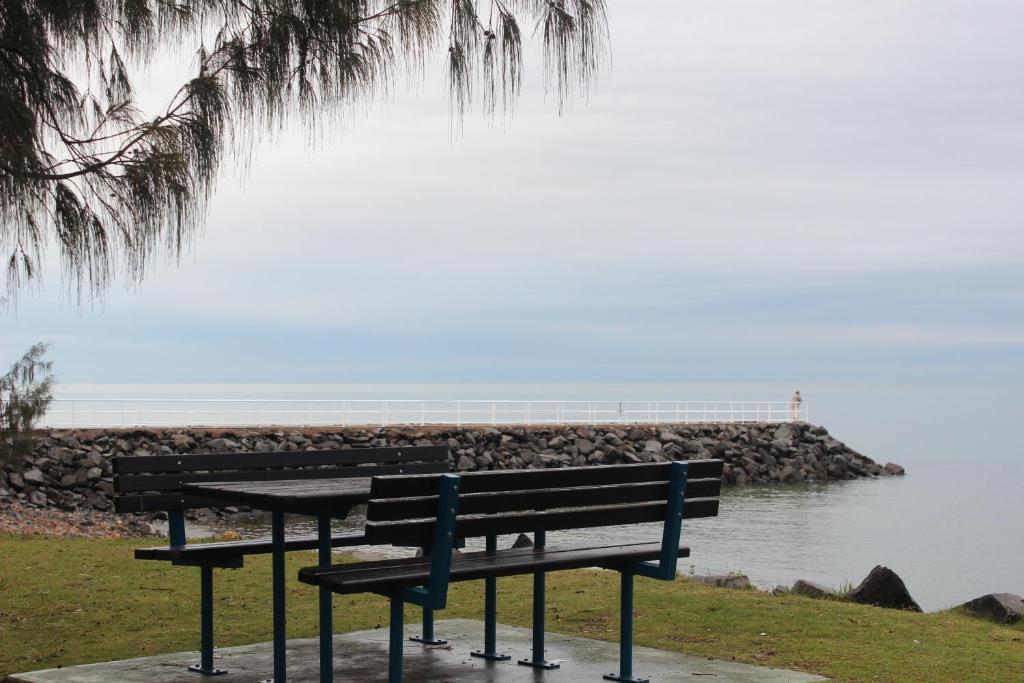 Five 3 Five Aparthotel Urangan Exterior photo