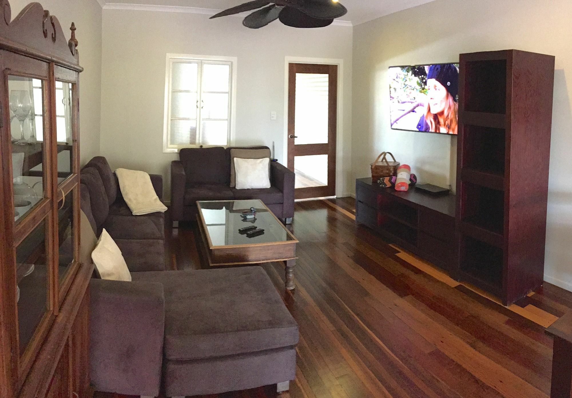 Five 3 Five Aparthotel Urangan Exterior photo