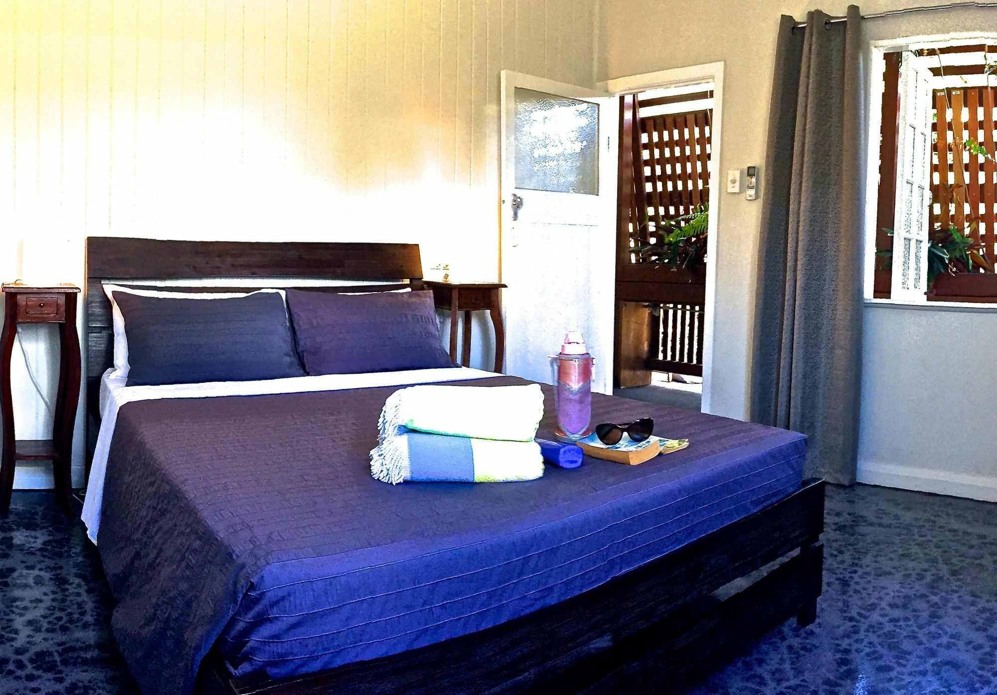 Five 3 Five Aparthotel Urangan Exterior photo