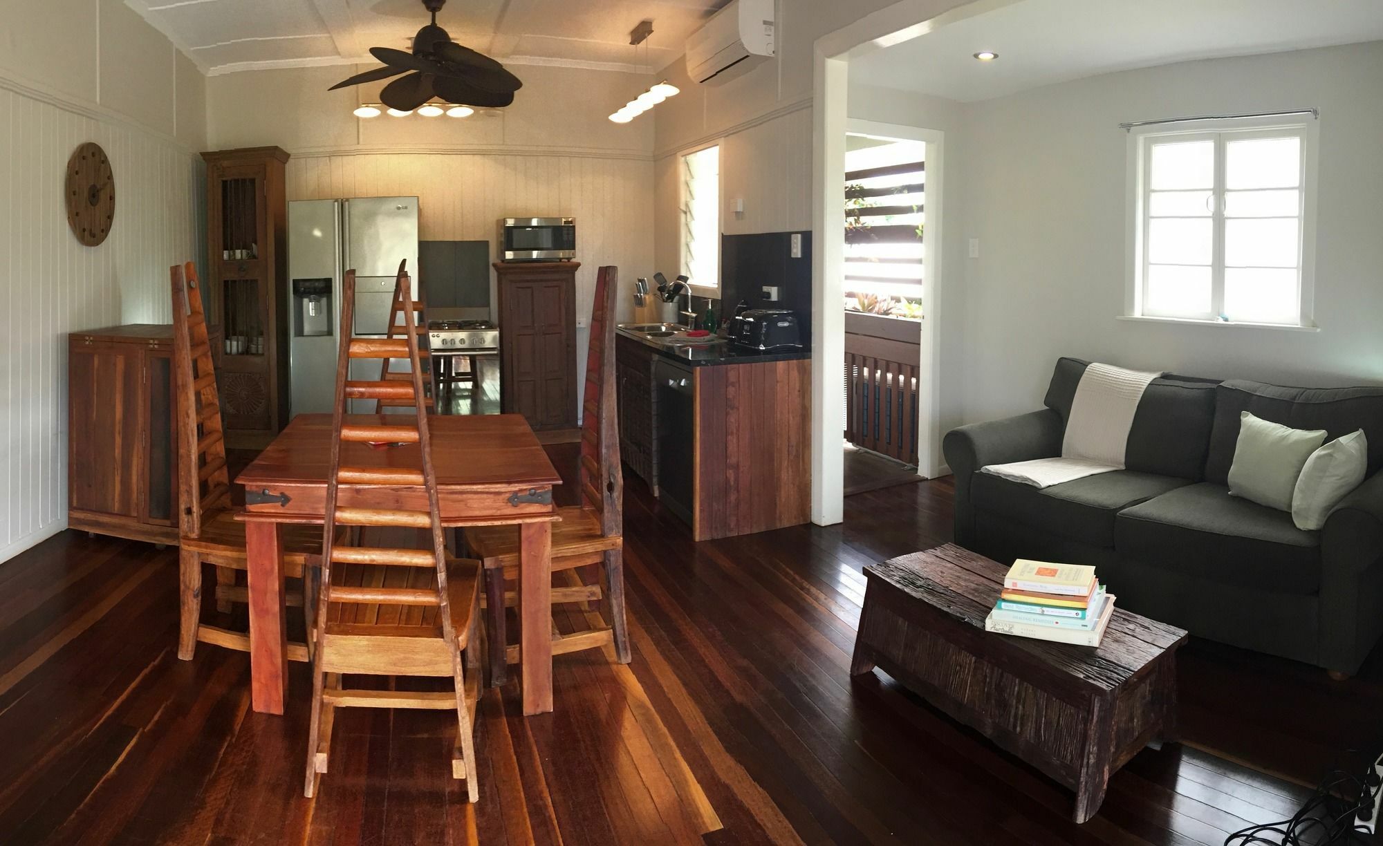 Five 3 Five Aparthotel Urangan Exterior photo
