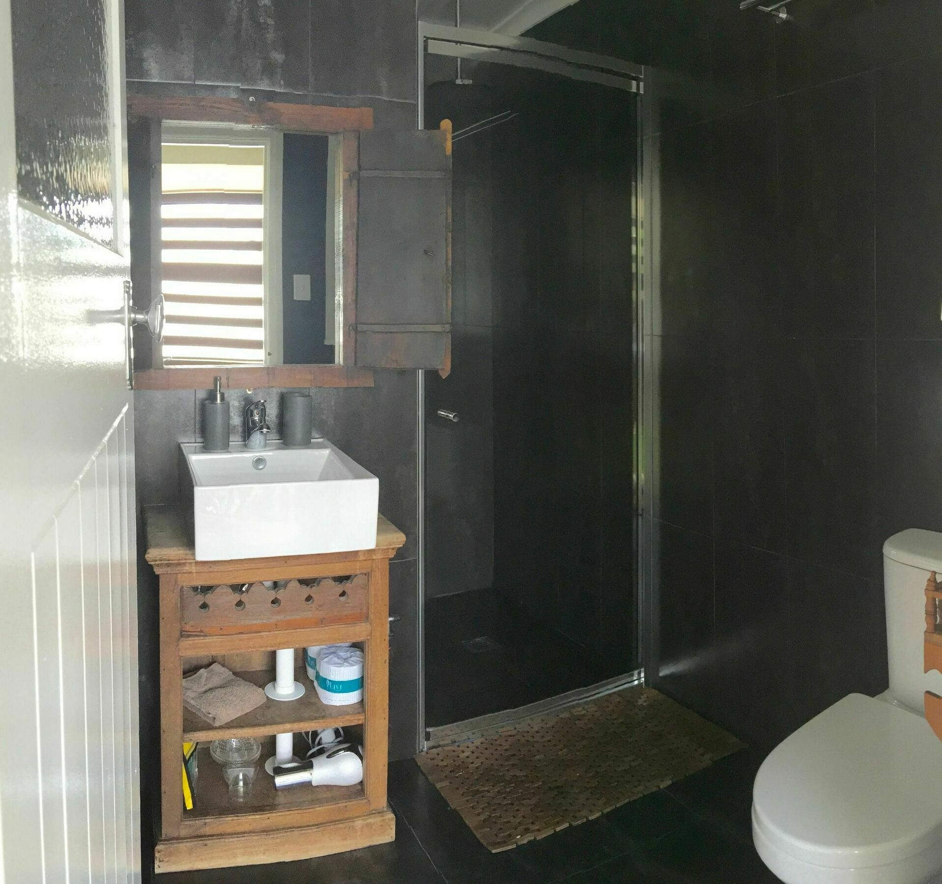 Five 3 Five Aparthotel Urangan Exterior photo